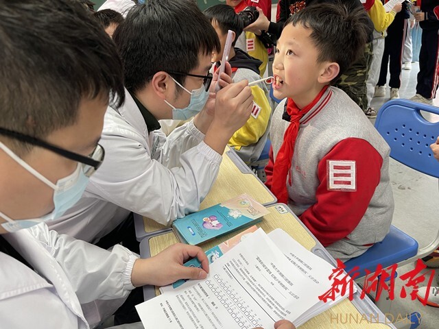 长沙高新区虹桥小学校联体启动学雷锋志愿服务活动月